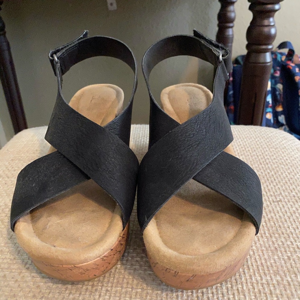 Chinese Laundry Wedges